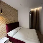 Spacious Apartment Ish-Blloku Area